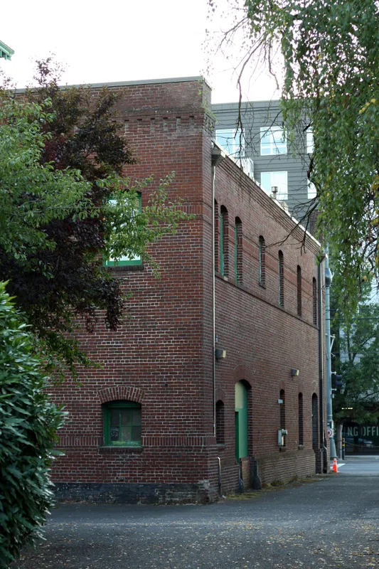 Brick Courtyard House, source image 4 of 6